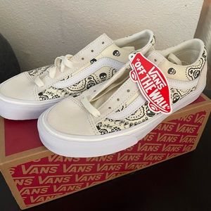 Vans Bandana Skeleton Print Lace Up Canvas Shoe